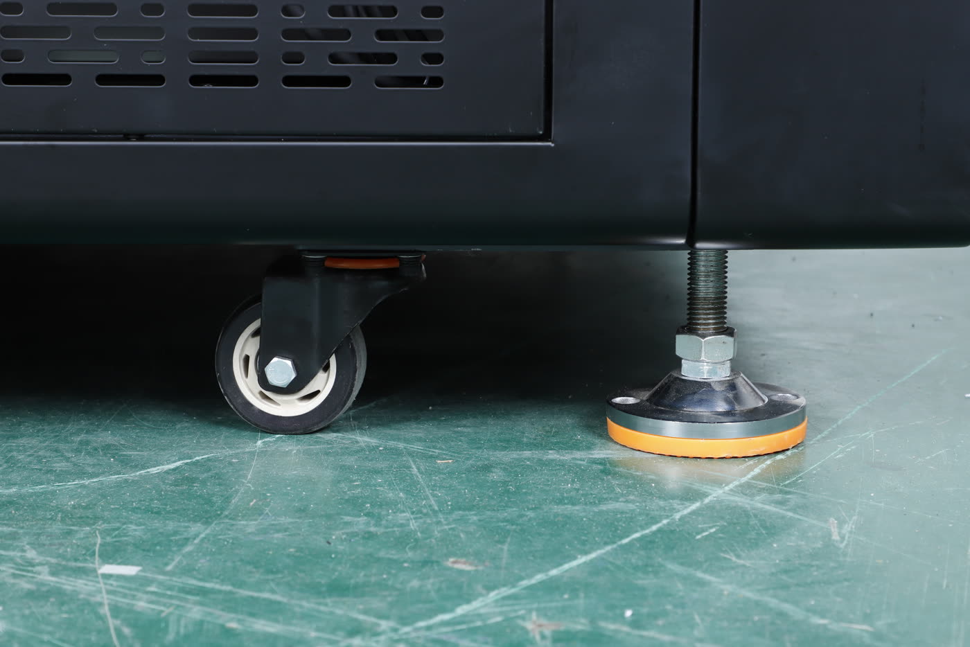 A caster and levelling foot on the Arc 127