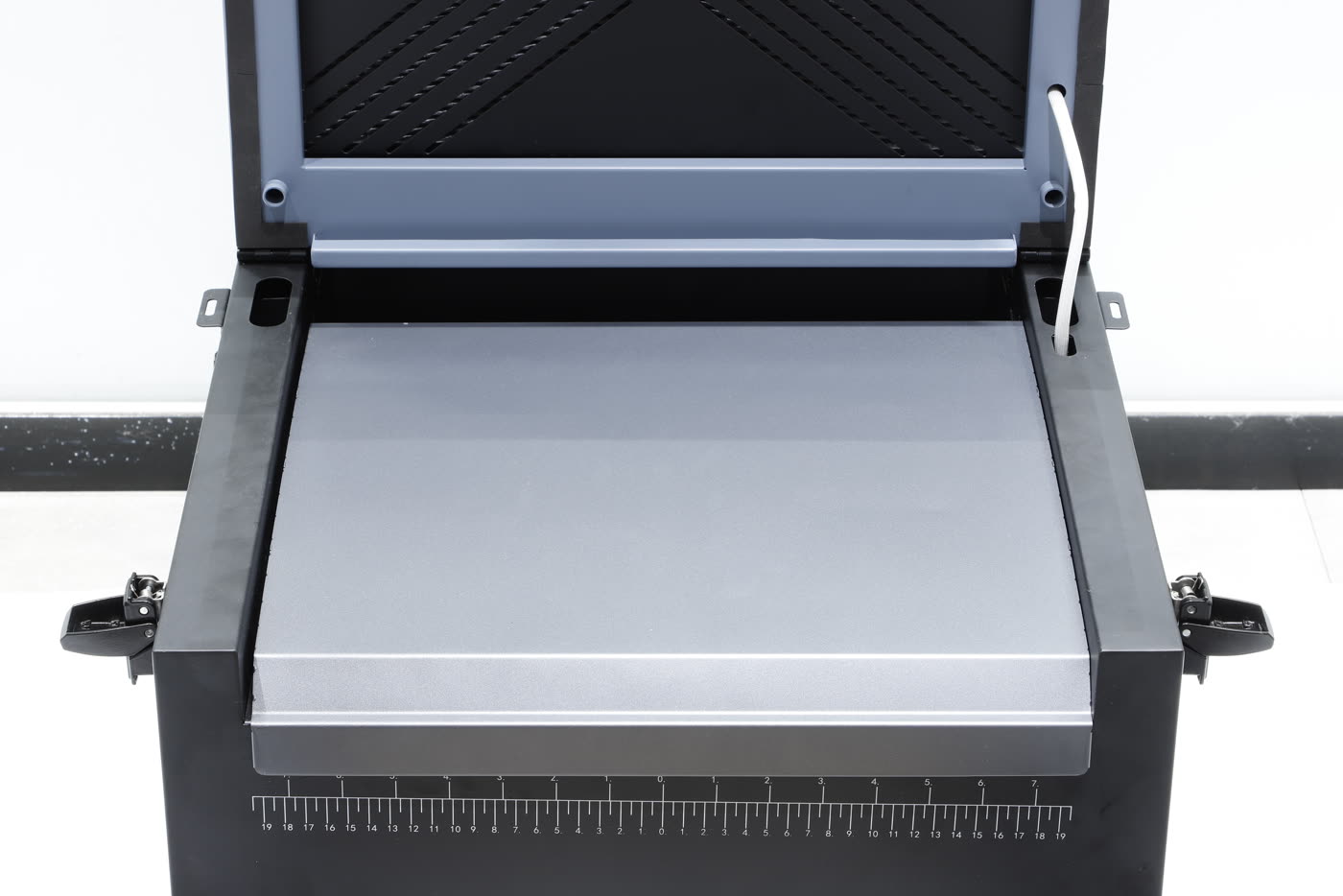 The curing bed of the Miro 13 Max