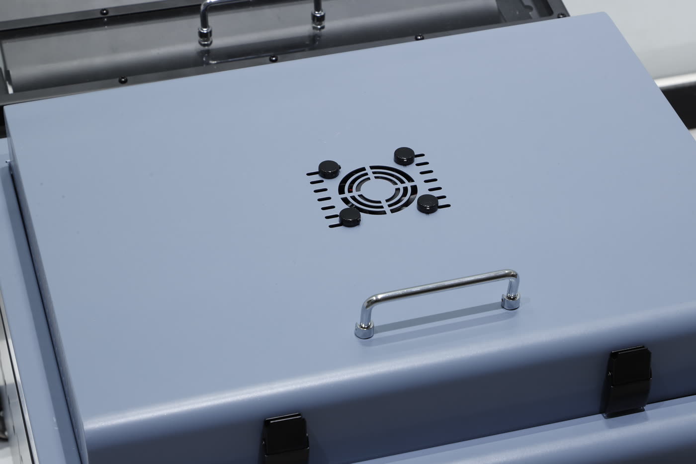 The fume extractor outlet on top of the Miro 13 Max