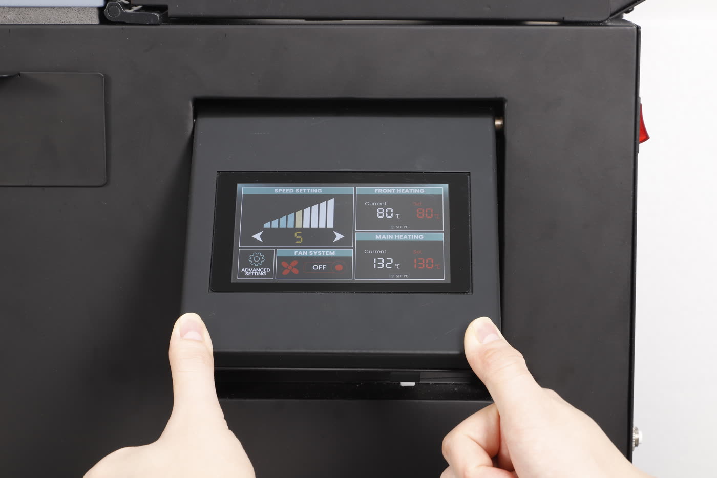Hands using the touch screen of the Miro 16