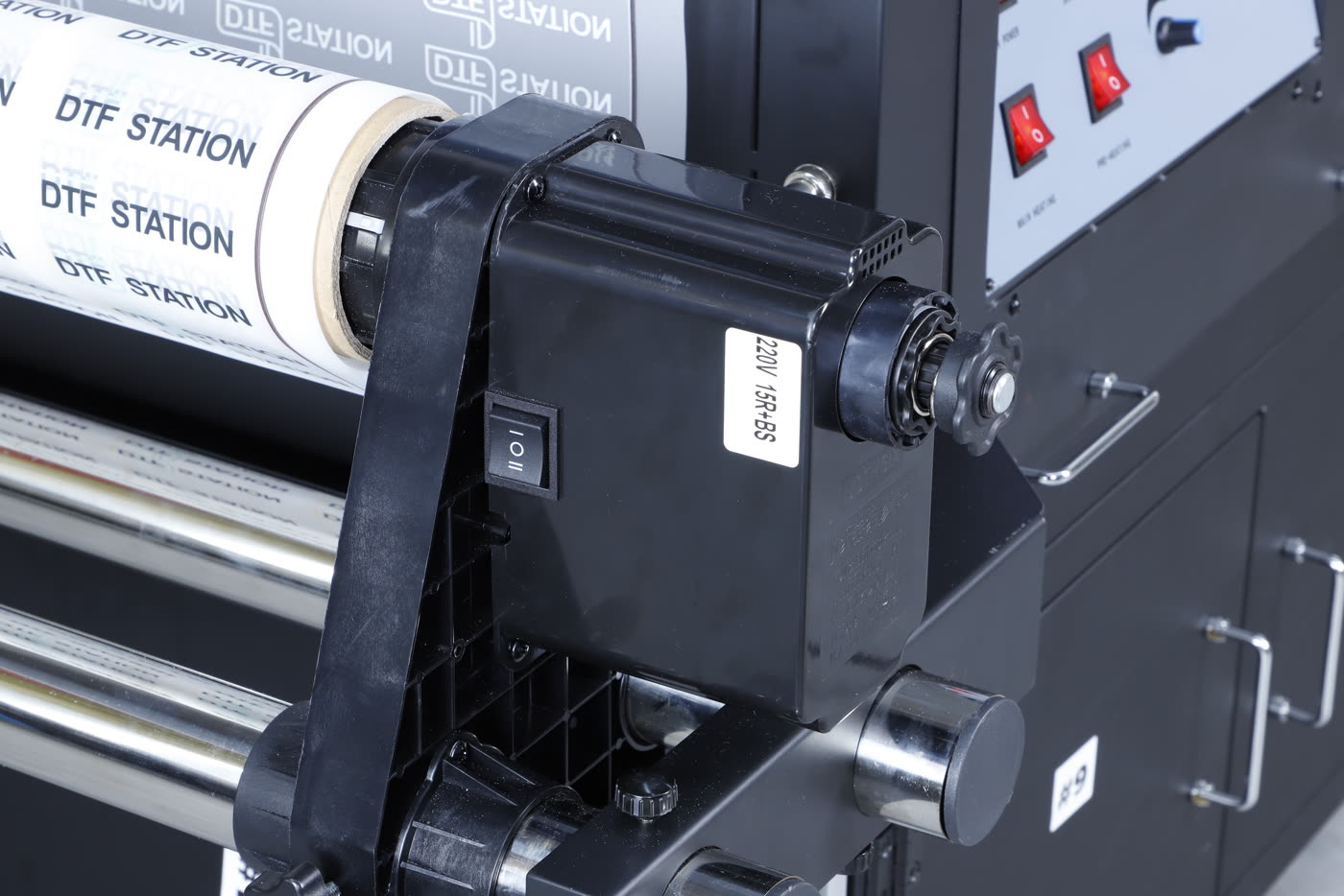 The motorised roll holder of the Miro 24