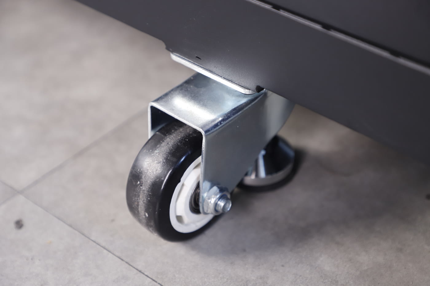 A caster under the Miro 36