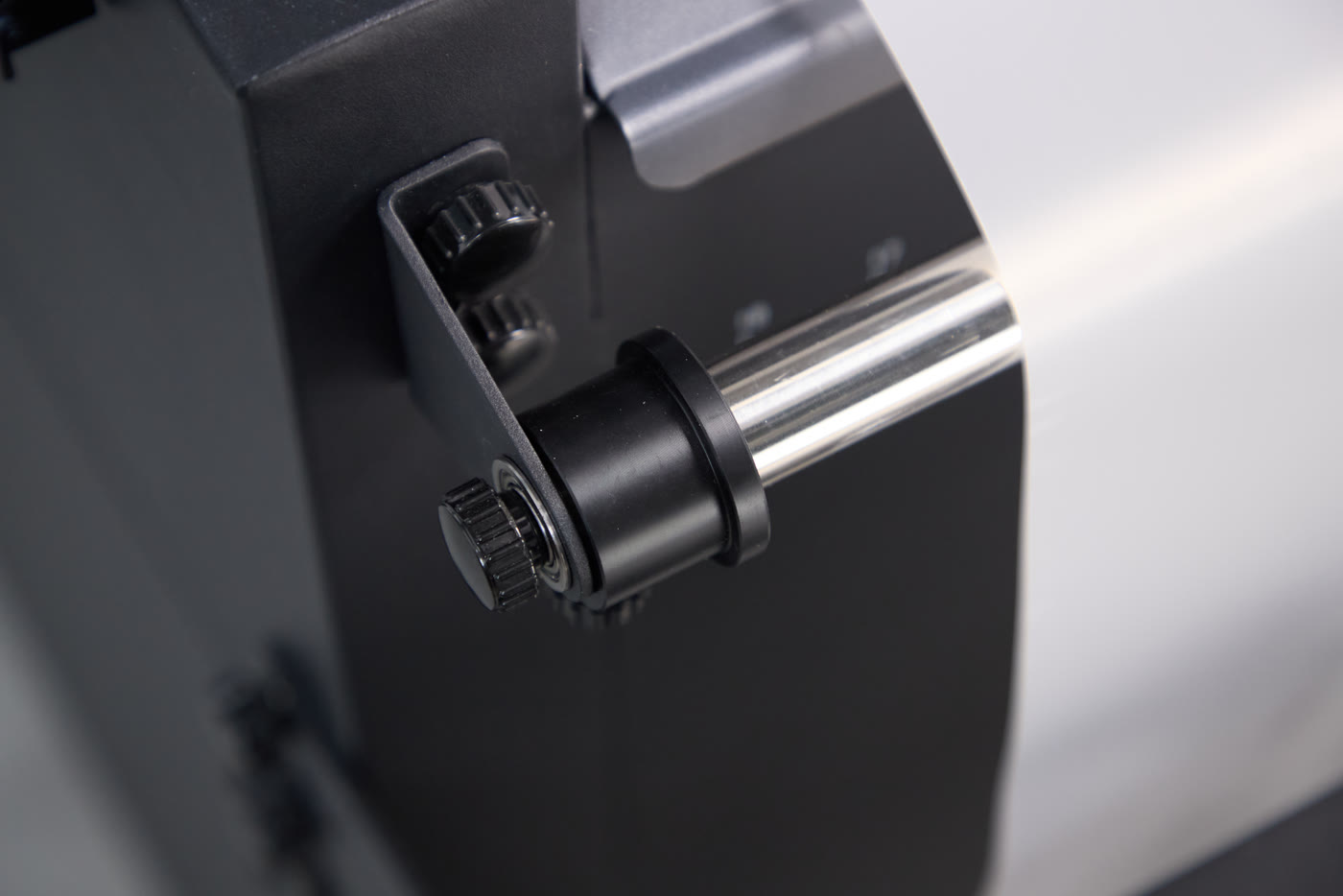 The roll shaft clamp on the Miro 36