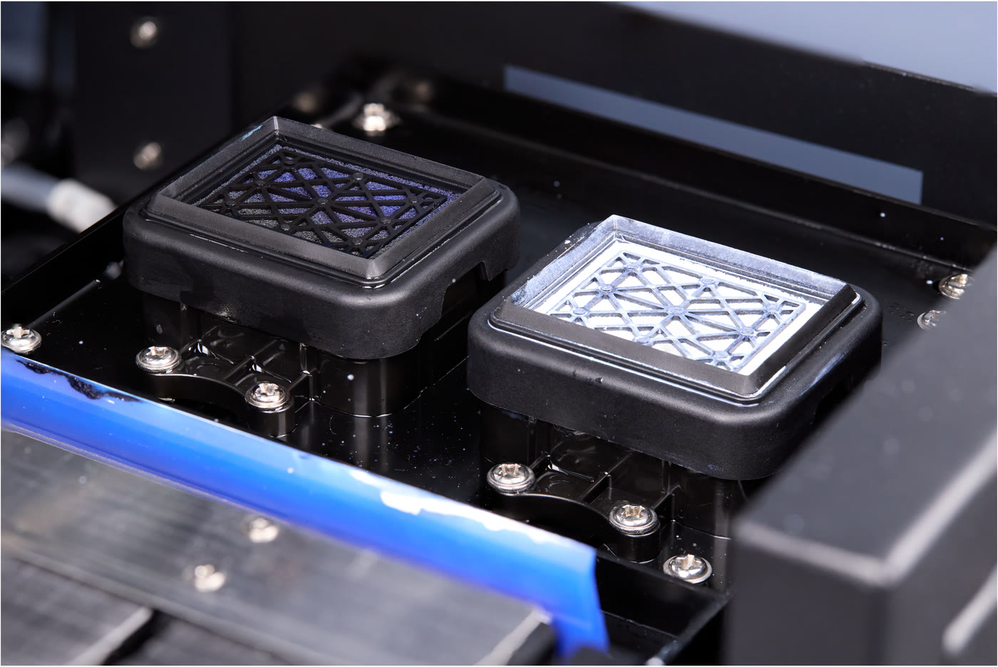 The two capping stations of the Prestige R2 Pro