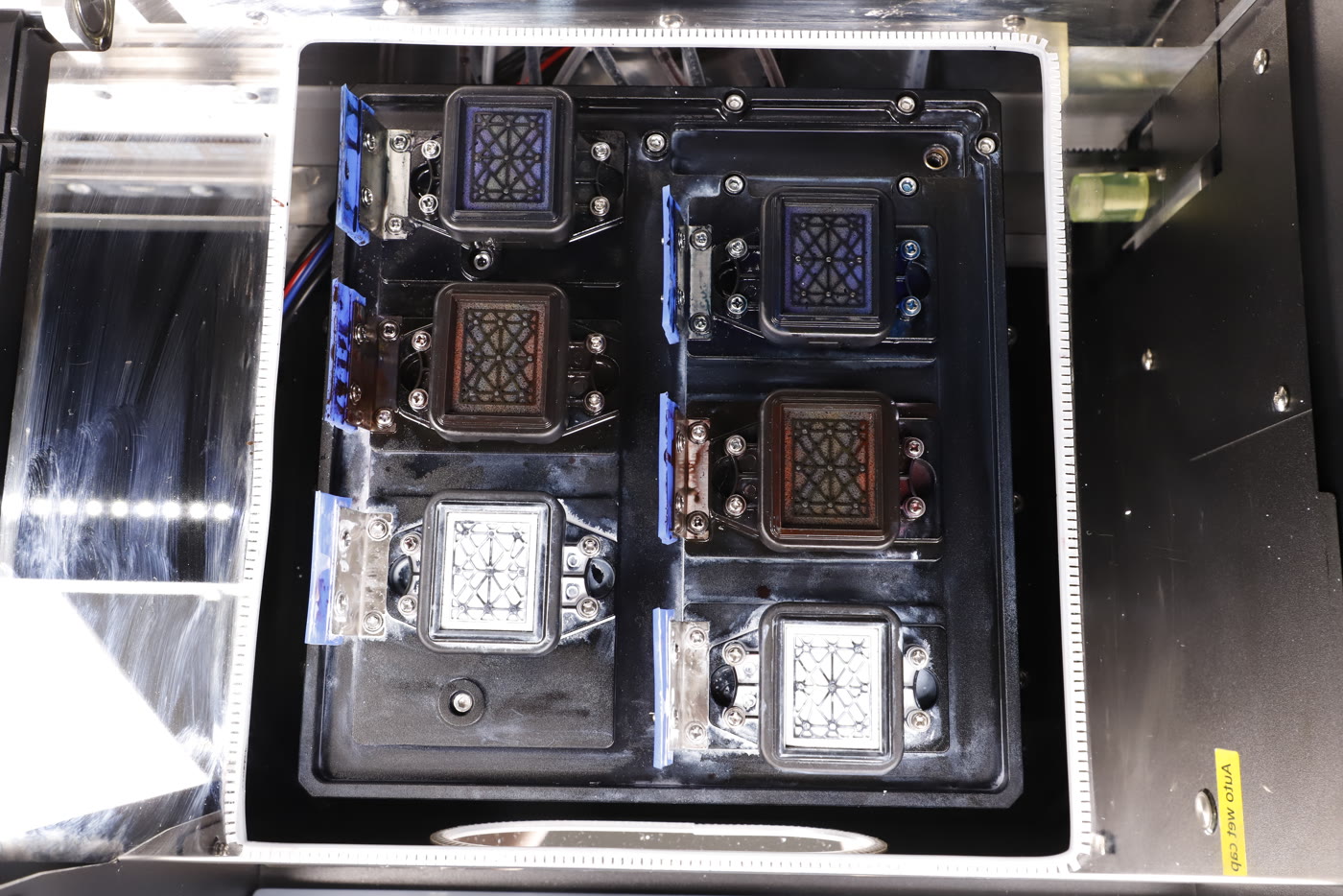 The six capping stations of the Prestige X6