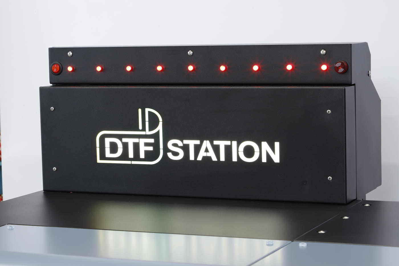 The low-ink alarm lights on the front of the Prestige XL3