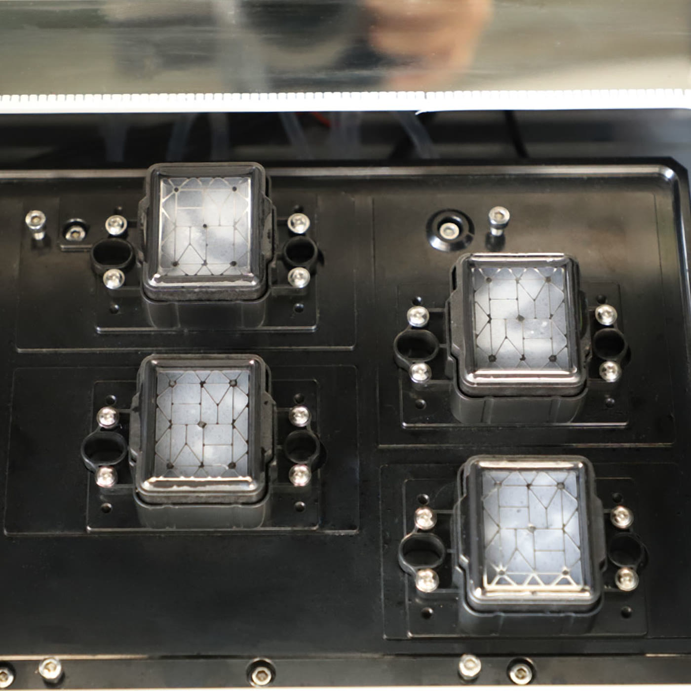 The four capping stations of the Prestige XL4